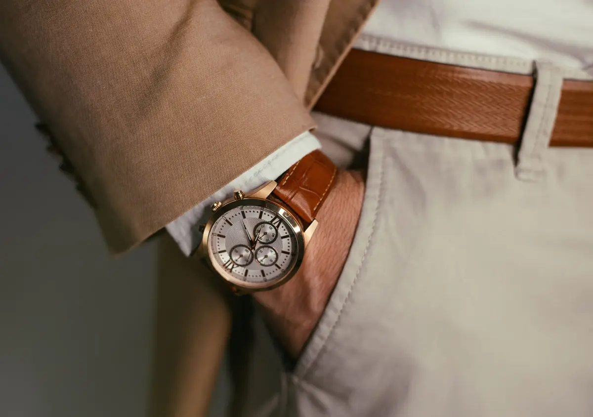 Bracelet de montre : le détail qui change une tenue de sortie
