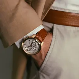 Bracelet de montre : le détail qui change une tenue de sortie