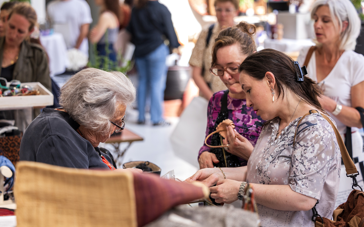 Image de la dernière Grande Braderie de Prométhée Humanitaire aillant accueilli plus de 1800 personnes au sein de l'Espace Commines, 3ème arrondissement.