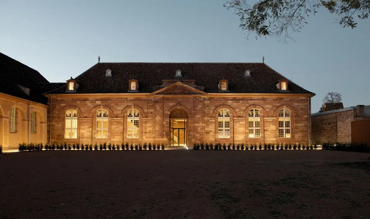 La façade de la brasserie Les Haras