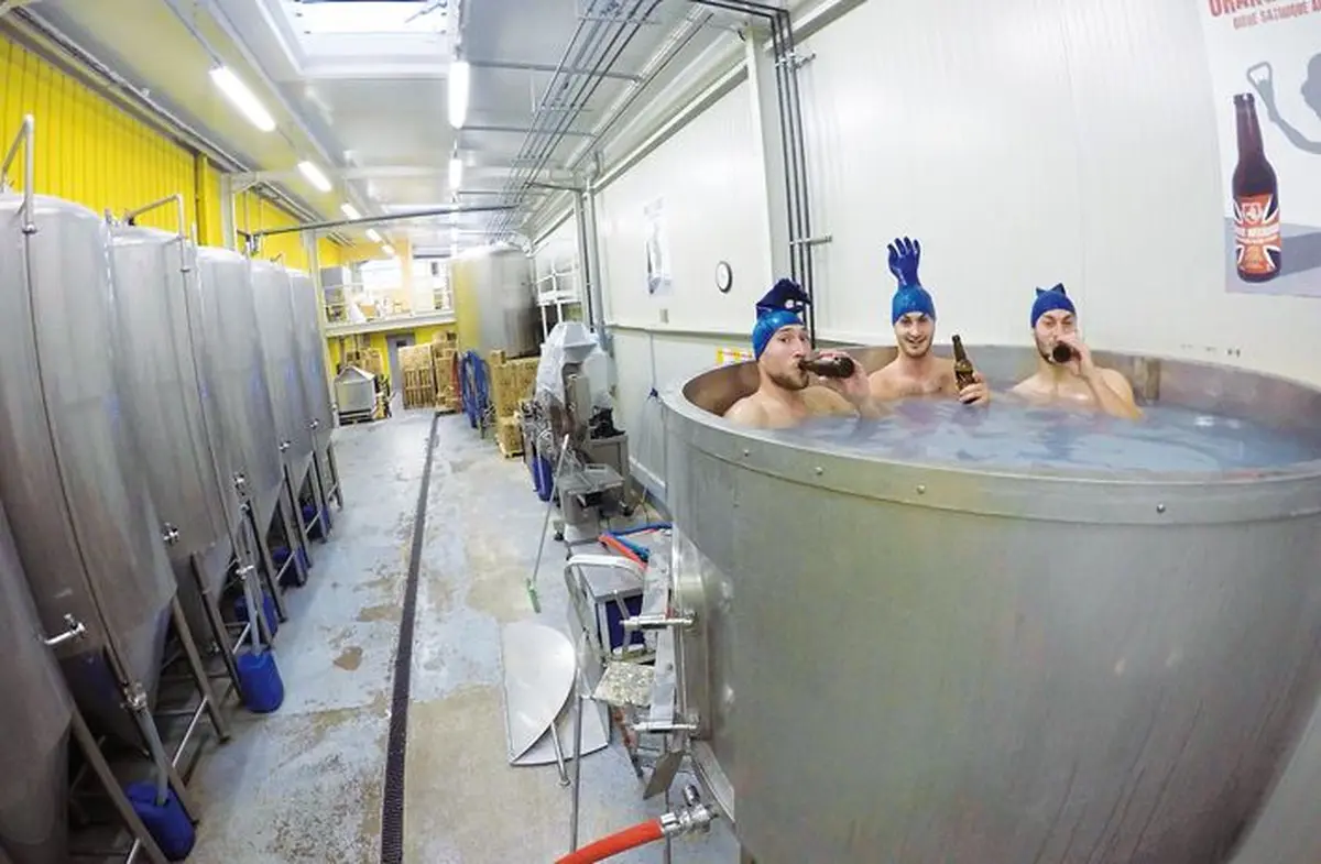 Pour les joyeux lurons de la brasserie Sainte Cru... tout baigne !