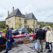 Brocante d'objets anciens