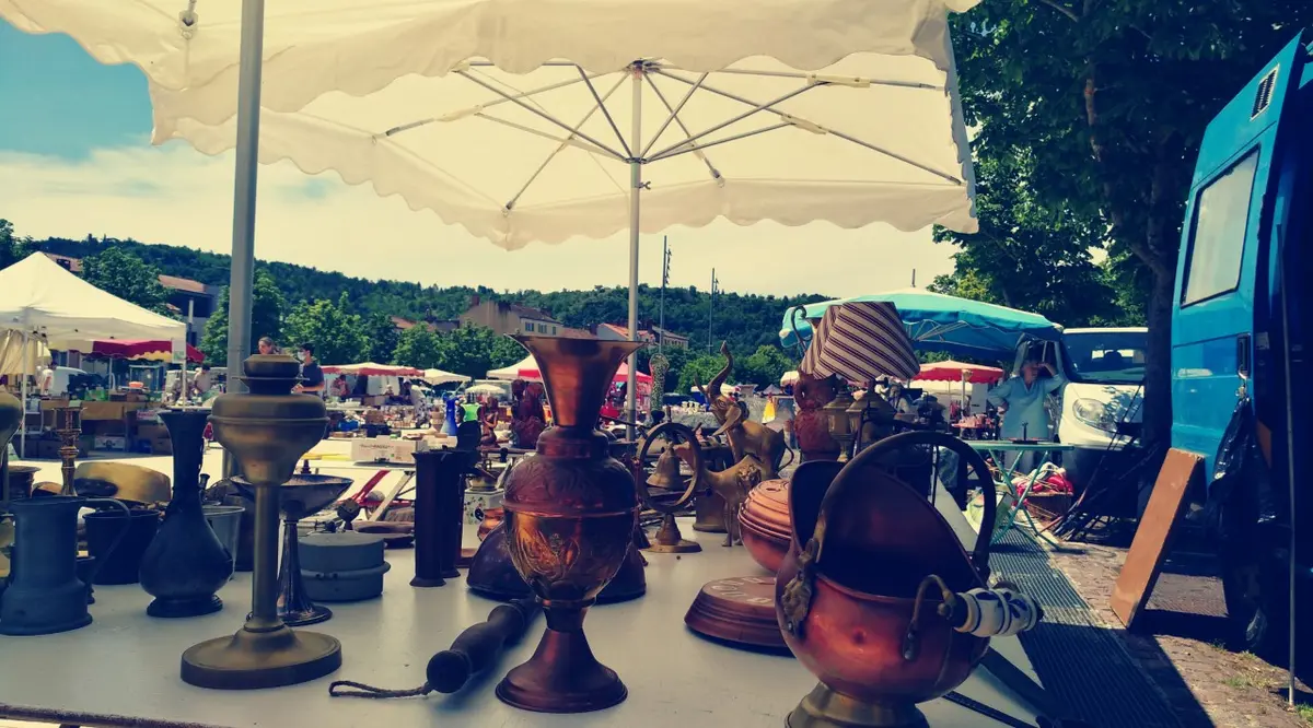 Brocante et Vide-greniers à Espère