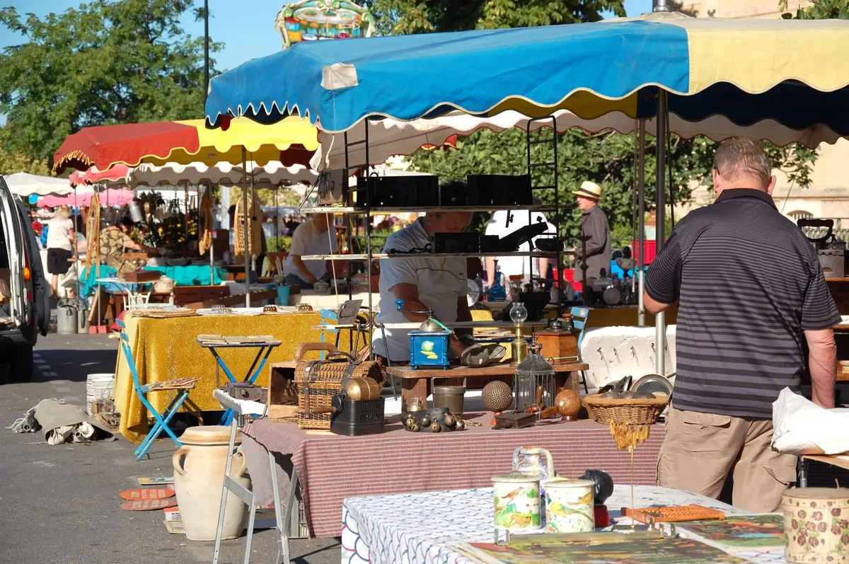 Brocantes et vide-greniers à Tours et en Indre-et-Loire : 7 rendez-vous ce week-end des 15 et 16 août 2026