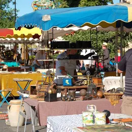 Brocantes et vide-greniers à Tours et en Indre-et-Loire : 7 rendez-vous ce week-end des 15 et 16 août 2026