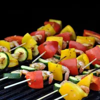 Brochette de légumes au barbecue DR