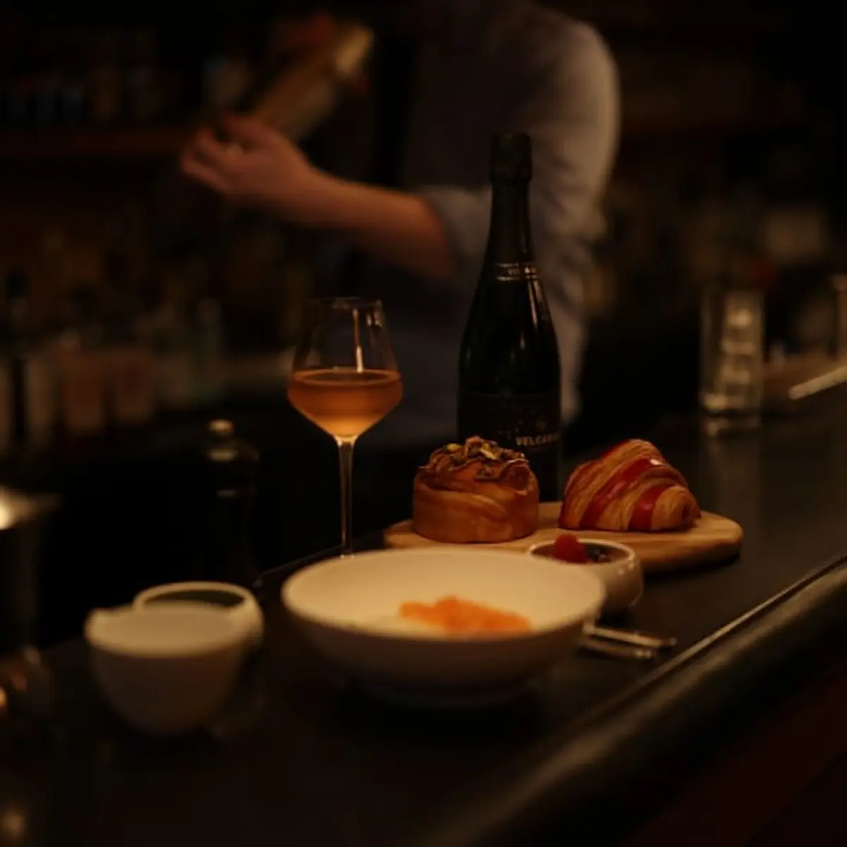 Brunch au champagne dans un bar caché à Saint-Germain : dégustation & cocktail signature
