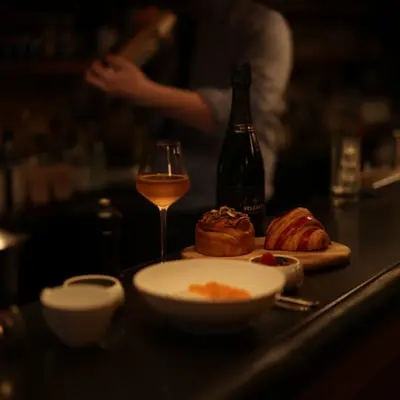 Brunch au champagne dans un bar caché à Saint-Germain : dégustation & cocktail signature