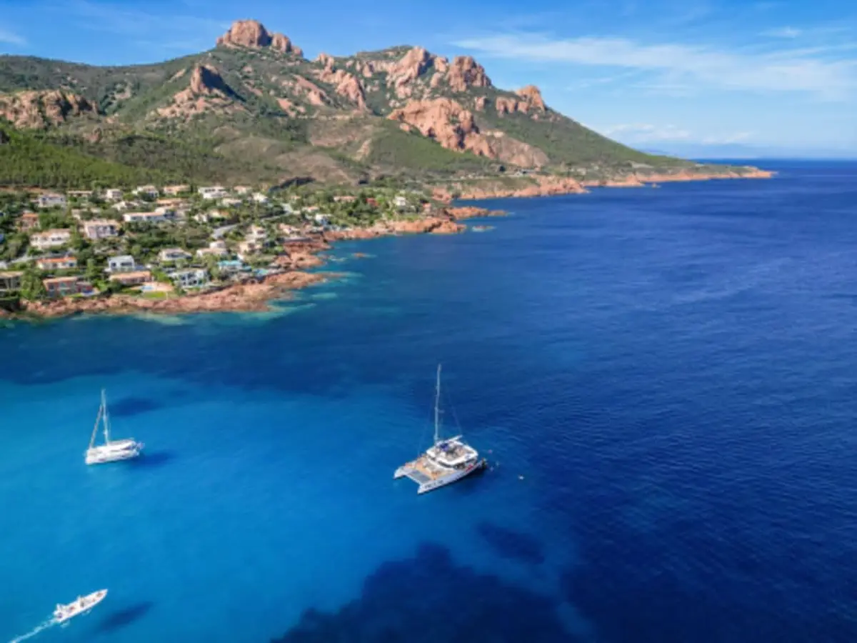 Brunch en mer en catamaran dans les calanques de l'Estérel (83)