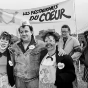 « C’est l’histoire d’un pauvre… » : Les Restos du Cœur 1985-1989 à la Galerie AFP
