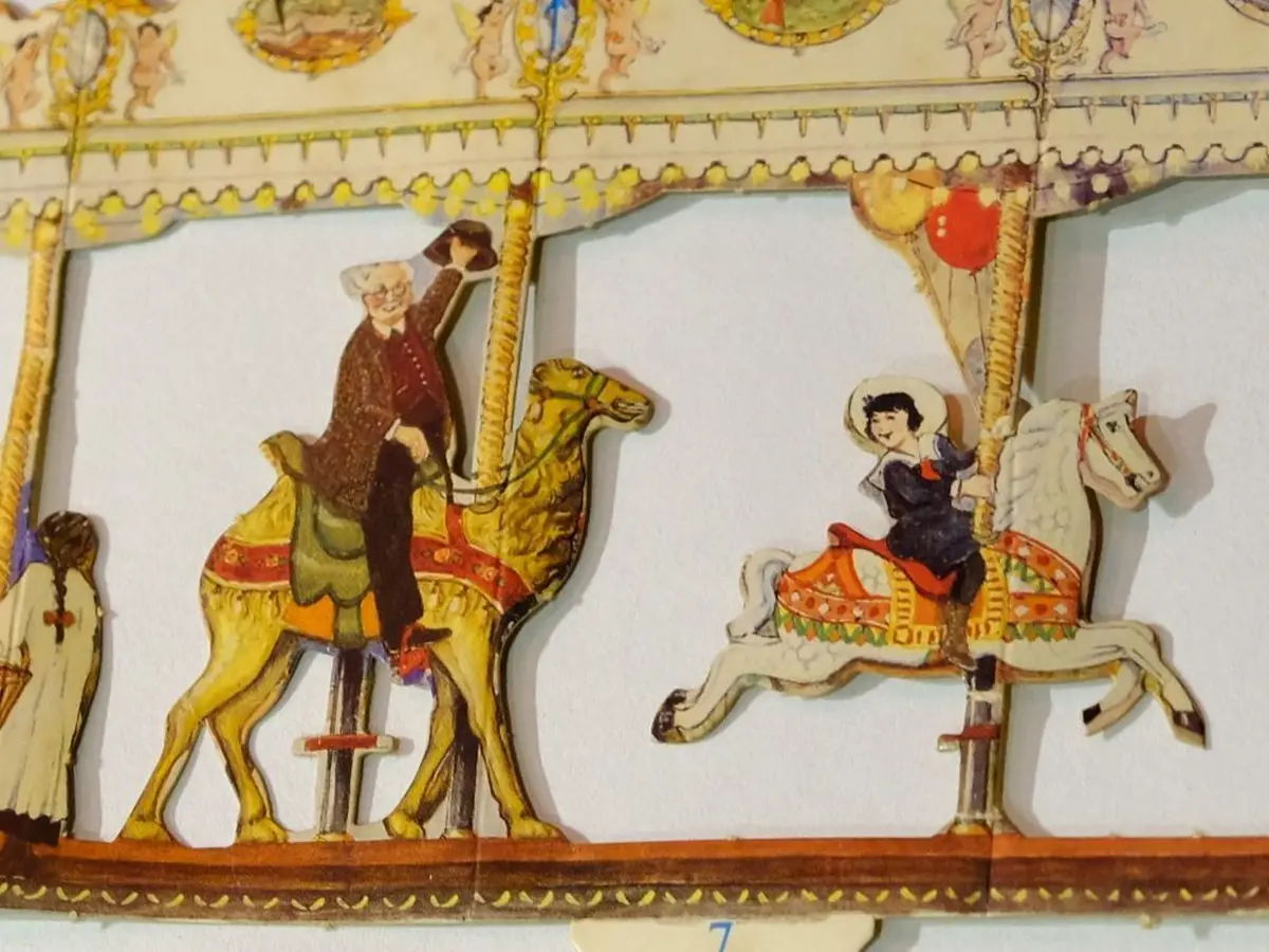 C'est la fête au village… une nouvelle vitrine focus au Musée du Jouet