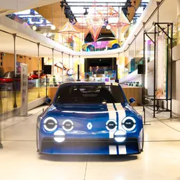 Pop Art Car 2.0 - Le Défilé Renault®
