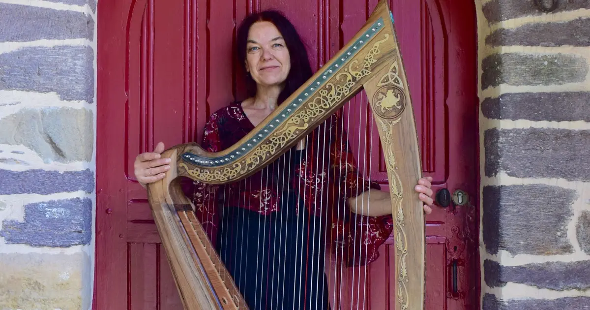 Lawena de Brocéliande harpiste chanteuse église du Graal