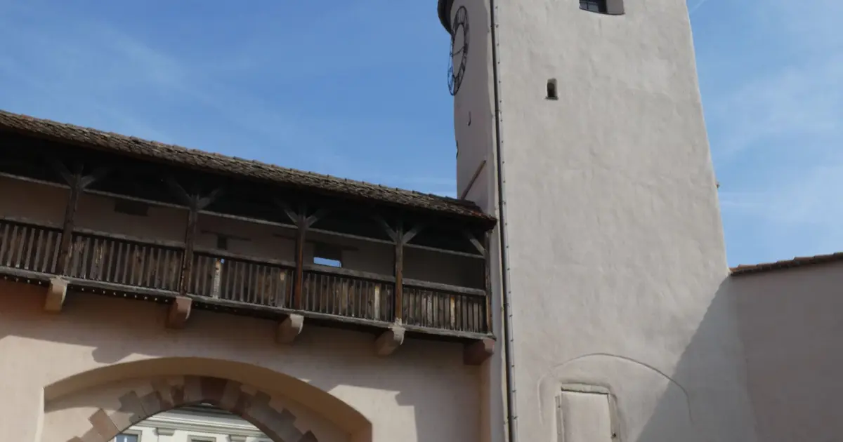 Histoire de muraille, d'eau et de tours
