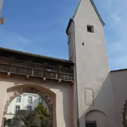 Histoire de muraille, d'eau et de tours