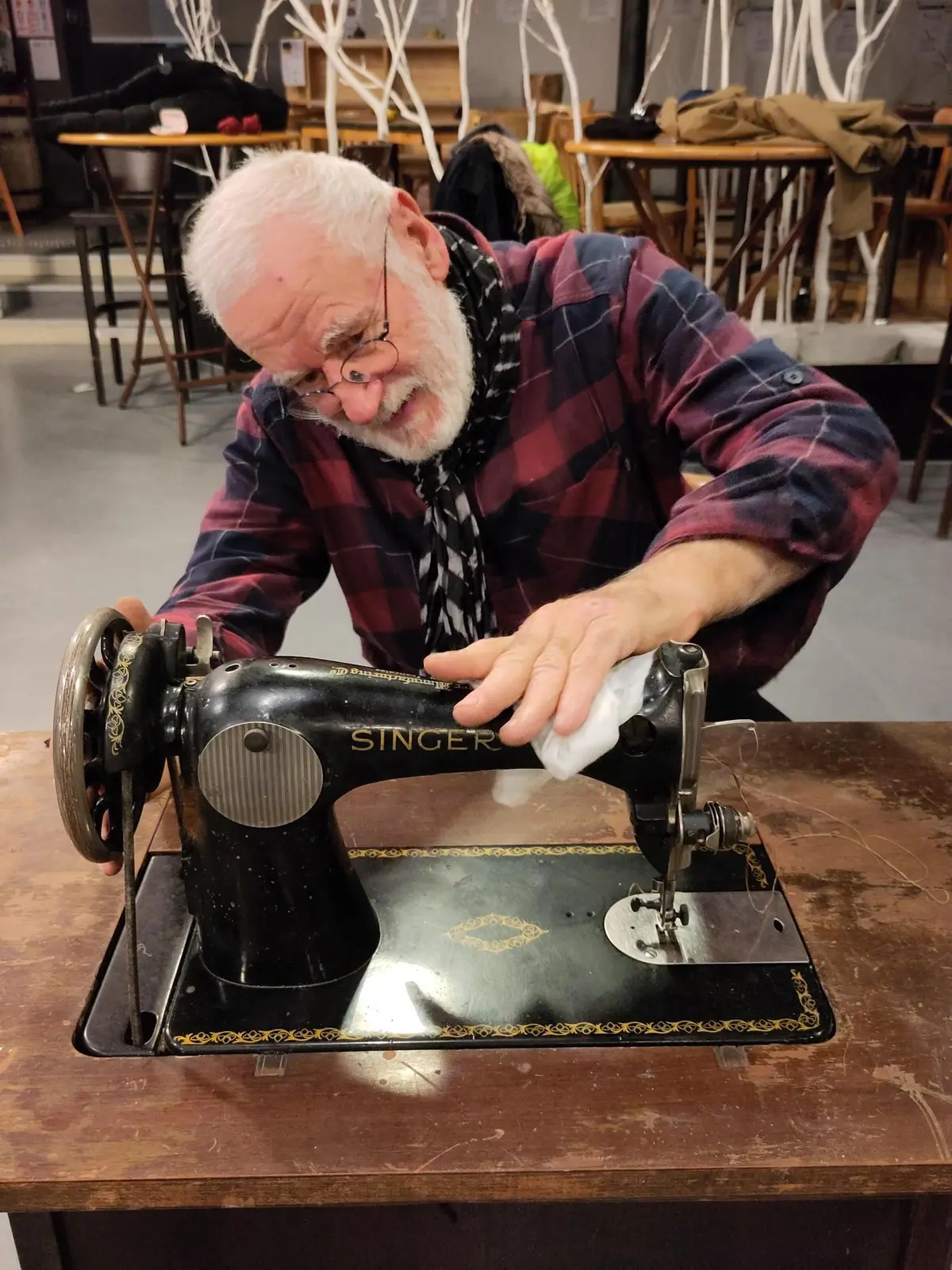 Atelier collectif : remise en état et entretien de machines à coudre