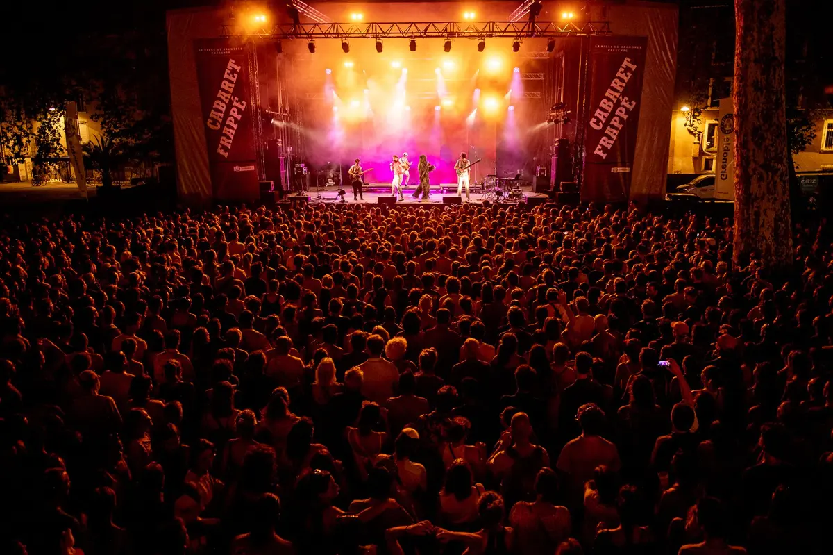 Chaque année, le Cabaret Frappé réunit près de 35.000 personnes pour cinq soirées de concerts gratuits et en plein air 