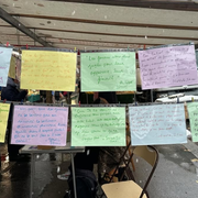 Café-rue sur le marché Brune