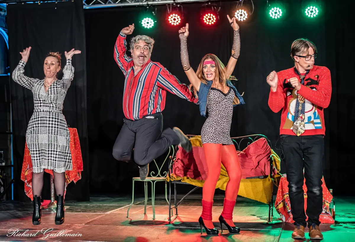 Café Théâtre Côté Rocher  Sous le sapin les emmerdes