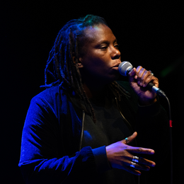 Caillasses Live • Performance de Joëlle Sambi