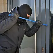 Cambriolages en hausse dans les zones rurales cet été : 4 réflexes simples pour protéger votre domicile avant de partir en vacances