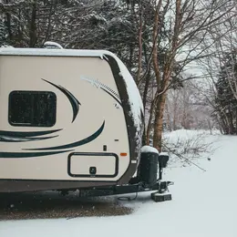 Camping d’hiver :  partir au ski en caravane