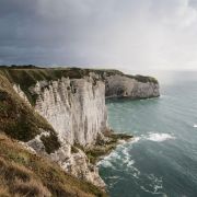 Camping en Bretagne et en Normandie : les destinations à ne pas manquer