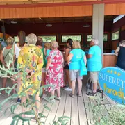 Camping Paradis, visite des décors de la série