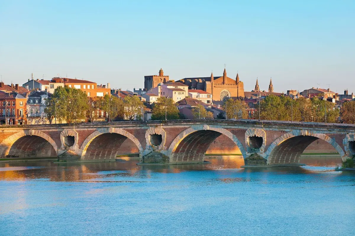Canicule &agrave; Toulouse : 5 activit&eacute;s pour rester au frais entre spa, trampolines, escape game et visites