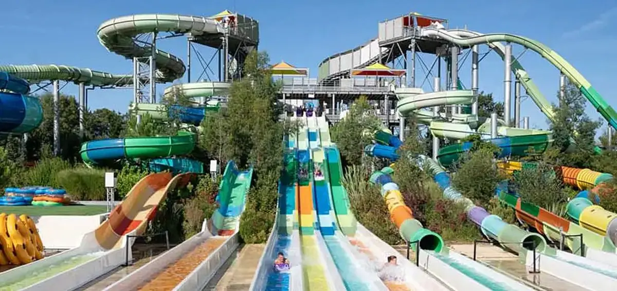 Canicule cet &eacute;t&eacute; : ces 8 parcs aquatiques vont vous faire oublier la chaleur en quelques secondes
