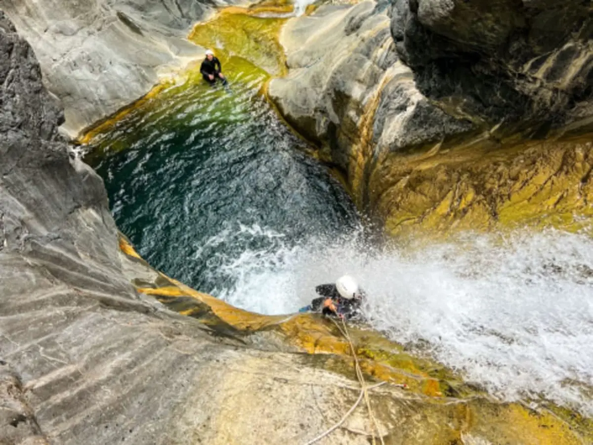 Canyoning dans les Gorges de Bras Rouge à Cilaos (97)