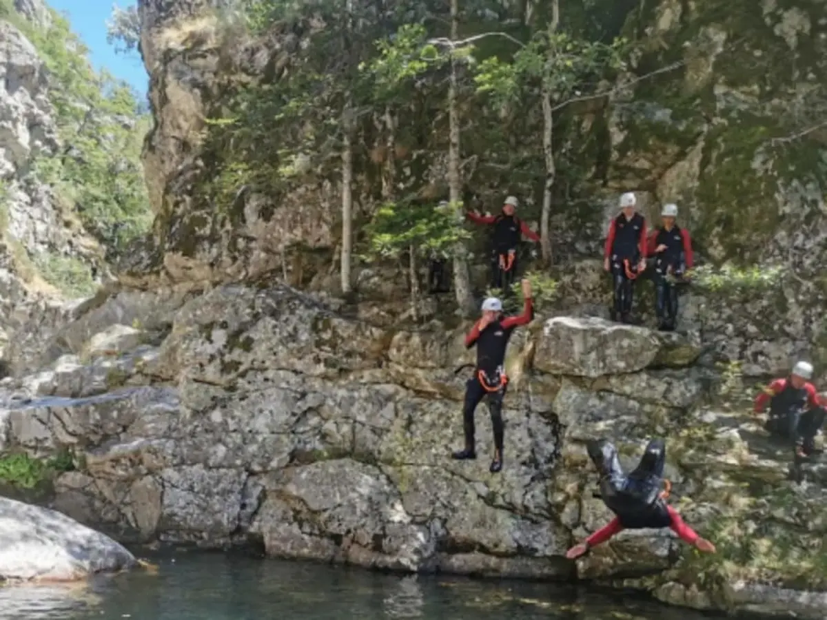 Canyoning découverte en Ardèche (07)