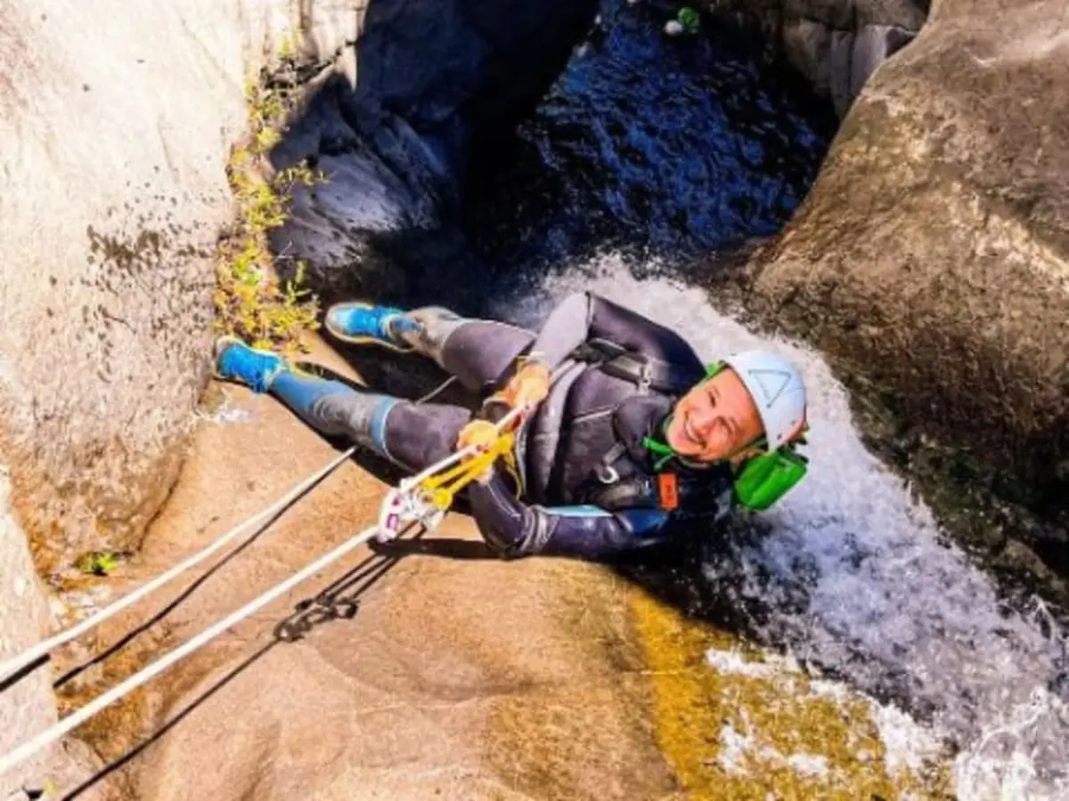 Canyoning intégral dans le canyon de Fleur jaune à Cilaos (97)