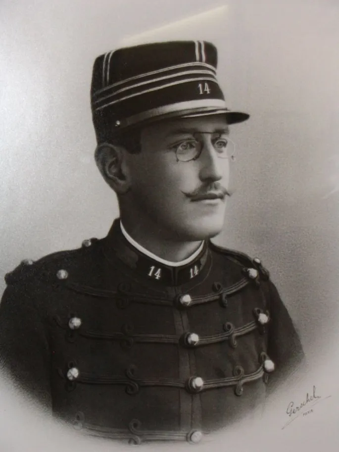 Le capitaine Dreyfus, condamné pour haute trahison en 1894 et réhabilité en 1906, aura connu un long calvaire