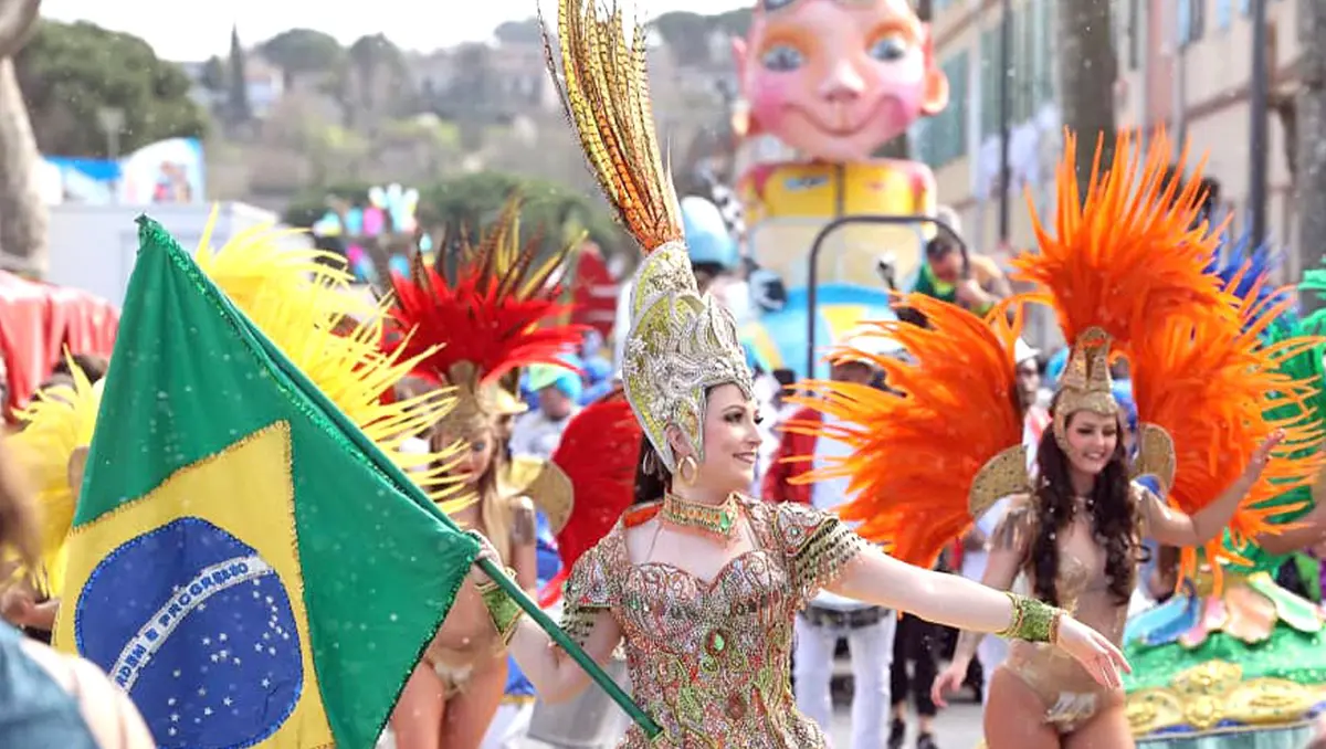 Carnaval d'Albi : défilé haut en couleur