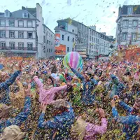 Festivités et confettis au Carnaval de Granville &copy; Carnaval de Granville