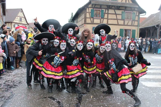 Le carnaval d\'Hilsenheim bat son plein, avec les groupes déguisés