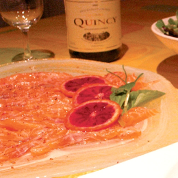 La recette du carpaccio de saumon à l’orange sanguine.