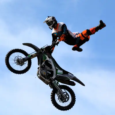 Grand spectacle mécanique avec les Cascadeurs Hells Drivers