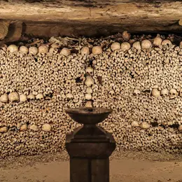 Catacombes de Paris : Billet coupe-file + Visite guidée