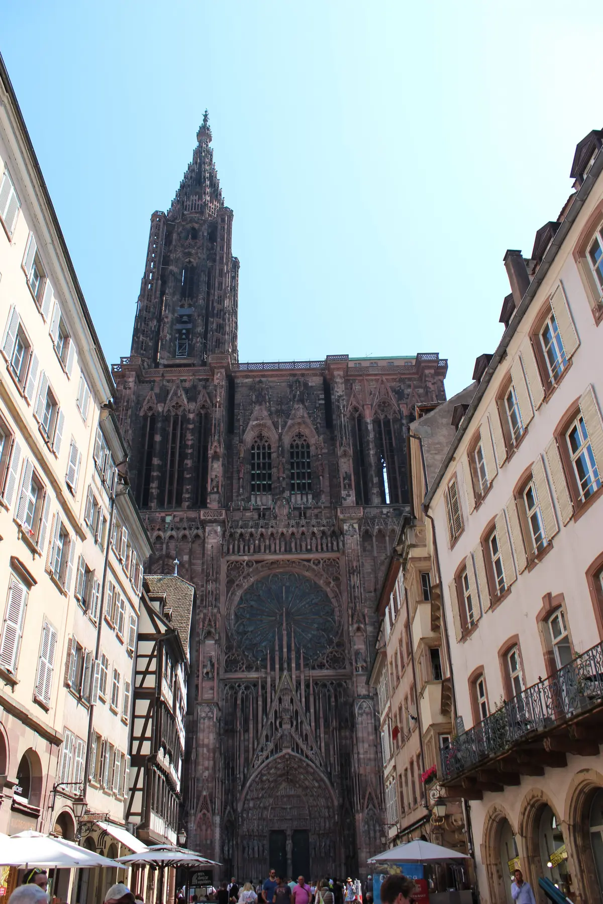 La Cath&eacute;drale de Strasbourg vue de la rue Merci&egrave;re