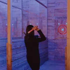 Reims a trouvé sa nouvelle animation originale : le lancer de hache dans le noir
