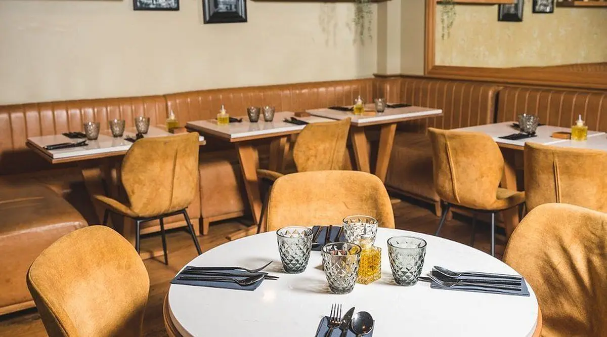 Ce menu dégustation à l'aveugle en 6 temps à Paris pour 62 euros est la table gastronomique que les Parisiens s'arrachent en ce moment
