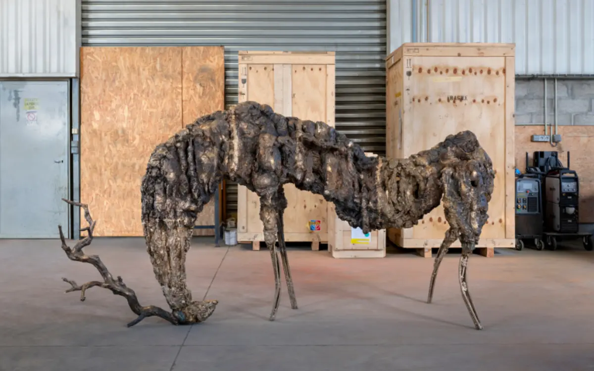 Mort fertile, 2026, bronze (fonderie Chapon), 170 × 250 × 80 cm,© Lionel Sabatté, ADAGP, Paris, 2026 / © Grégory Copitet