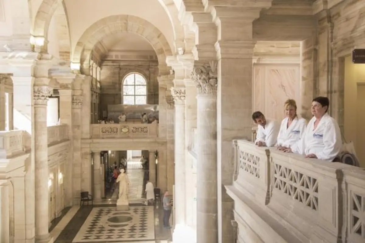L'intérieur des thermes de Plombières les Bains