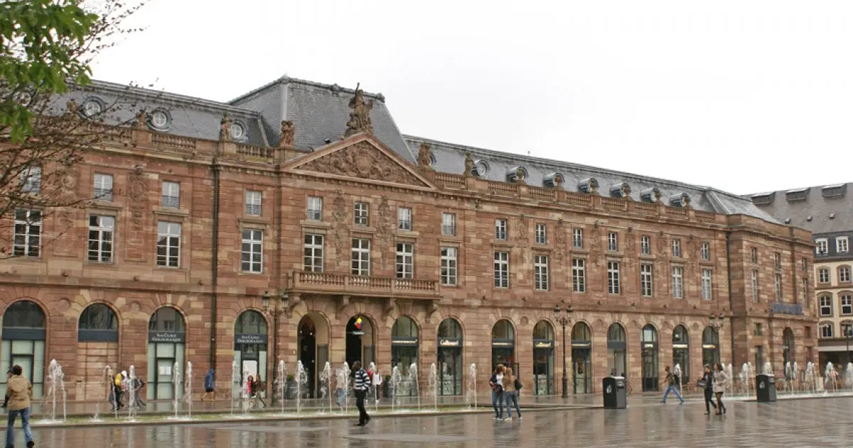 L'Aubette de jour, magnifiquement placé sur la place Kléber, centre commercial apprécié des Strasbourgeois