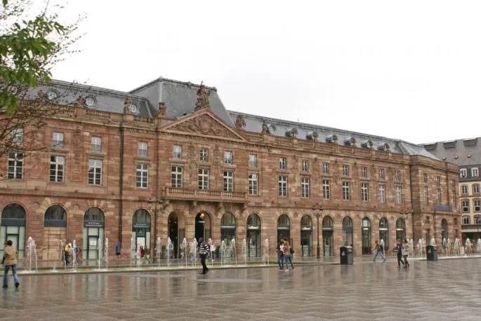 L\'Aubette de jour, magnifiquement placé sur la place Kléber, centre commercial apprécié des Strasbourgeois
