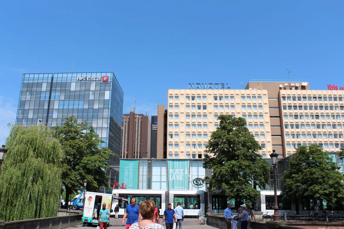 Le centre commercial des Halles, construit sur les ruines de l'ancienne Synagogue de Strasbourg.