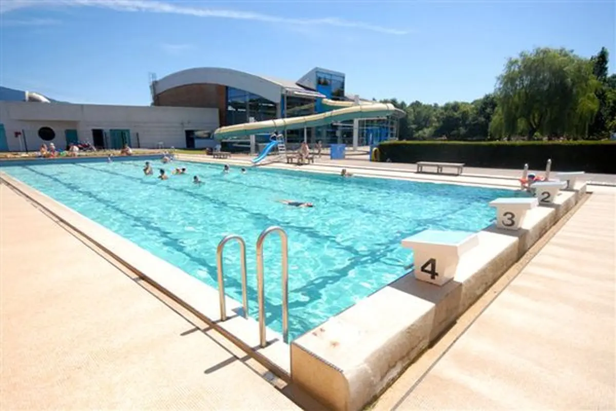 Le centre nautique Aquavallées possède deux bassins intérieurs et un bassin extérieur ouvert en été
