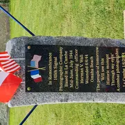 Cérémonie à la stèle du 165t Signal Photographic Cie